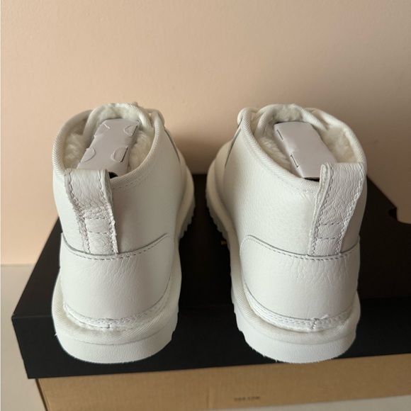 UGG Neumel Pebbled Leather Chukka Boot. Size: 9, 10 - Picture 5 of 12